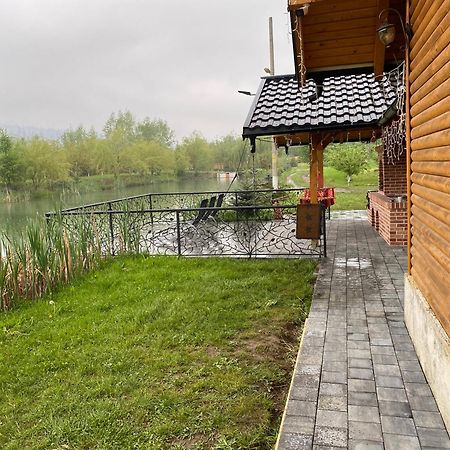 Moonlake Chalet Gainesti Eksteriør billede