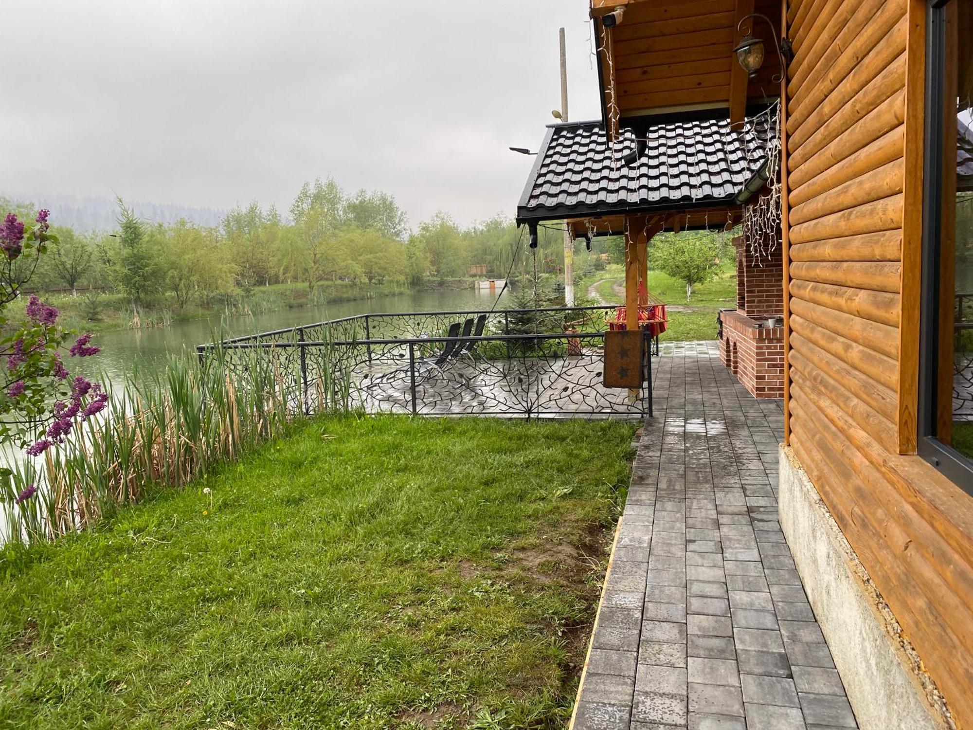 Moonlake Chalet Gainesti Eksteriør billede